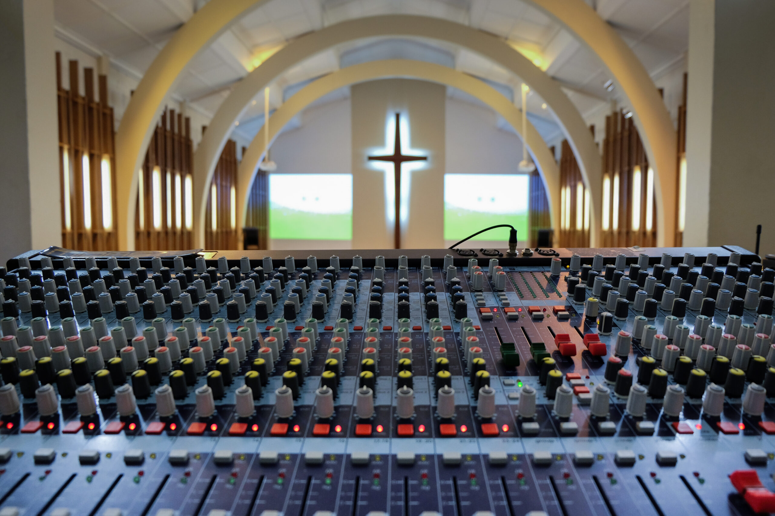 Sound,Mixer,And,Control,At,Church,In,Bangkok